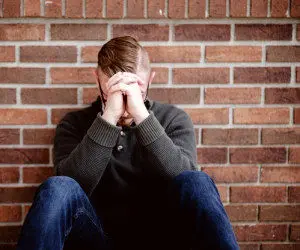 احساس بدبختی در چه سنی به اوج میرسد؟