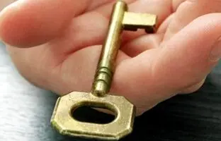 (ویدئو) چگونه شاه کلیدی بسازیم که تمام قفل ها را باز کند؟