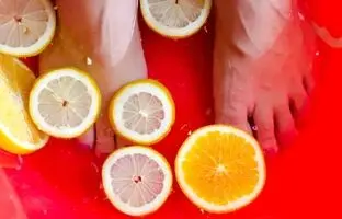 با این کوکتل پدیکور خانگی به راحتی پاهاتو لایه برداری کن!