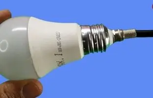 (ویدئو) 4 ایده ساده و خانگی با لامپ LED که در زندگی به کارتان می آید