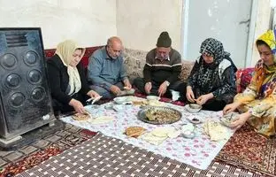 (ویدئو) پخت کله پاچه گوسفند به سبک تماشایی یک خانواده روستایی آذری