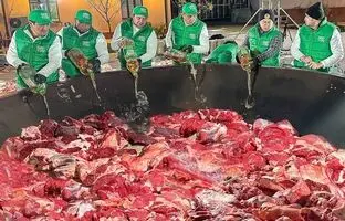 (ویدئو) پخت 4 هزار کیلوگرم پلو ازبکی با گوشت توسط آشپزهای مشهور ازبکستانی