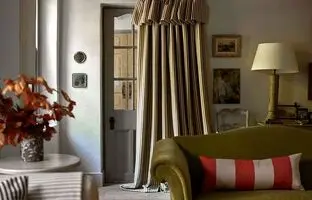 چهار نکته‌ی نگفته درباره انتخاب پرده اتاق نشیمن برای فصول سرد