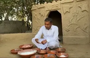 (ویدئو) طبخ متفاوت ماهی بزرگ 7 کیلوگرمی توسط آشپز روستایی پاکستانی