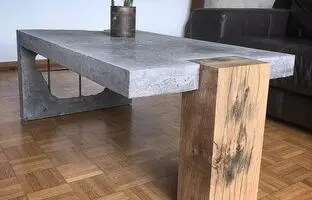 (ویدئو) روشی خلاقانه برای ساخت یک میز کاربردی با سیمان و بطری شیشه ای شکسته