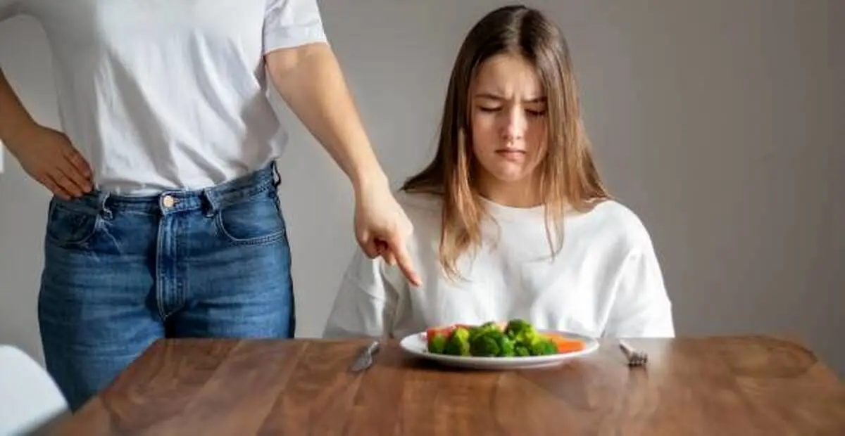 اثرات منفی زوری غذا دادن به کودک
