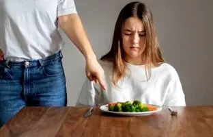اثرات منفی زوری غذا دادن به کودک