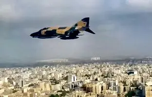 (ویدئو) پرواز جنگنده F4 شبح خلیج فارس در ارتفاع پایین برفراز ساحل و شهر زیبای بندرعباس