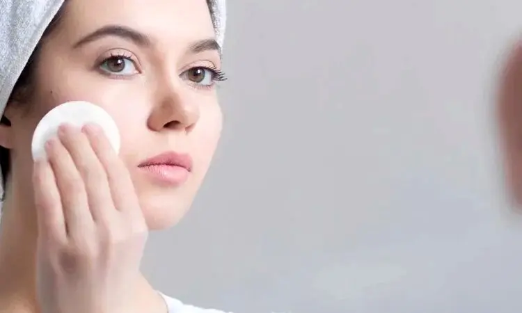 چگونه آرایش صورت خود را به درستی پاک کنیم؟