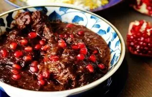 (ویدئو) پخت مرغ ناردونی، کوکو عدس و آش توسط بانوی روستایی آذری