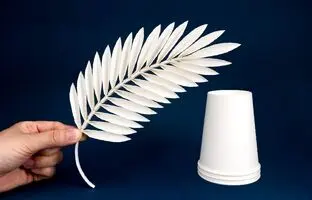 (ویدئو) با لیوان کاغذی یکبار مصرف این برگ نخل زیبا رو درست کن