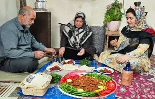 (ویدئو) طبخ تماشایی شامی کباب به سبک و سیاق بانوی روستایی ارومیه ای