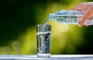 آب گازدار چه تاثیری روی بدن داره؟ مفیده یا مضر؟