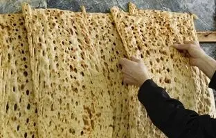 (ویدئو) پخت نان سنگک در چین!
