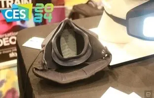 با این ماسک به راحتی‌ در کتابخانه با تلفن صحبت کنید