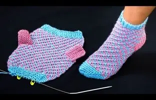(ویدئو) آموزش بافتنی: با آبی و صورتی یه جوراب زمستانی زیبا بباف