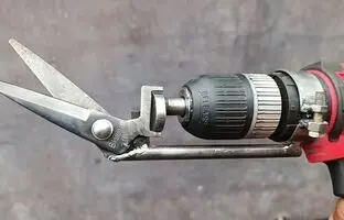 (ویدئو) اگه جوشکاری بلدی خیلی ساده برای خودت قیچی برقی ورق بر درست کن