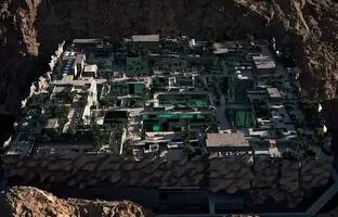 رونمایی عربستان سعودی از چشم انداز «آسمانخراش وارونه» در داخل یک کوه ۵۰۰ متری
