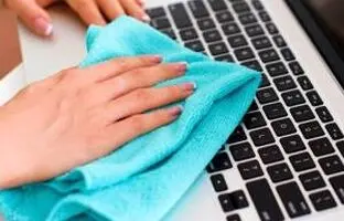 آموزش کامل تمیز کردن کیبورد لپ تاپ، کامپیوتر و مک بوک