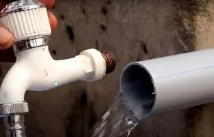 (ویدئو) یک روش ساده و سریع برای وصل کردن شیر آب کوچک به لوله آب بزرگ