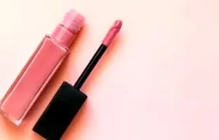 هر چیزی که باید درباره رژلب بدانید + عوارض