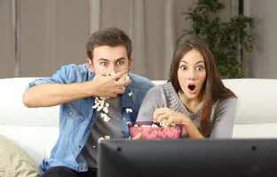 بهترین مینی سریال‌های جذاب 2023 که بیشترین امتیاز را در IMDB گرفته‌اند