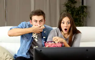 بهترین مینی سریال‌های جذاب 2023 که بیشترین امتیاز را در IMDB گرفته‌اند