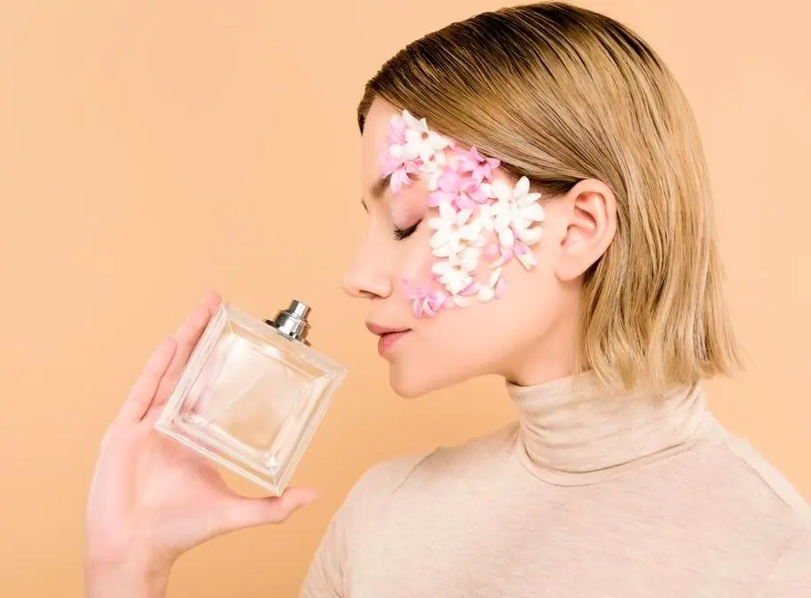 6 عطر پرفروش با رایحه شیرین برای خانم های شیک پوش