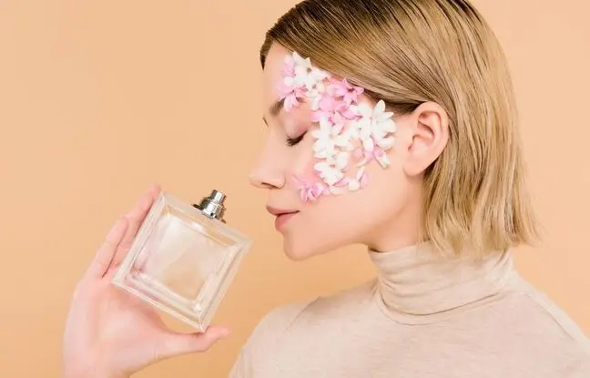 6 عطر پرفروش با رایحه شیرین برای خانم های شیک پوش