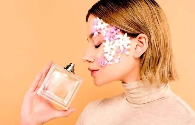 6 عطر پرفروش با رایحه شیرین برای خانم های شیک پوش