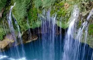 راهنمای سفر؛ عجیب ترین آبشار ایران/ آبشاری که آفت کش است