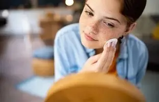 بهترین روتین مراقبت از پوست برای نوجوانان؛ محصولات خطرناک برای این سن را بشناسید