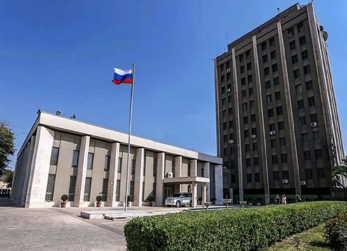 «4 جوان در تهرانپارس» دهه 50؛ «ورودی سفارت روسیه» سال 30 + تصویر