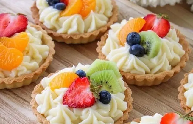 
طرز تهیه تارت کرم‌دار؛ شیرینی شیک و مجلسی
