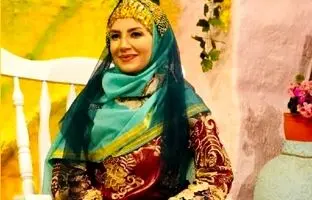 لحظه عجیب پیچ خوردن پای مجری زن حین ضبط برنامه و درد کشیدن او در پشت صحنه + ویدئو