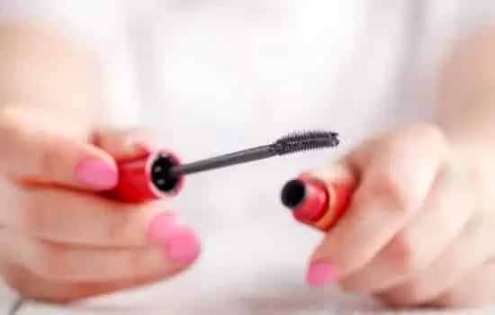 ترفندهای جذاب برای جلوگیری از خشک شدن ریمل