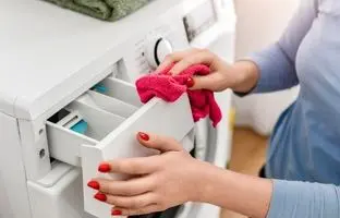 چگونه مخزن جاپودری ماشین لباسشویی را تمیز کنیم؟
