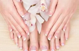 چگونه می توان دست و پاهای تیره را روشن کرد؟/ 10 ماسک گیاهی برای سفید کردن دست و پا