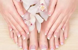 چگونه می توان دست و پاهای تیره را روشن کرد؟/ 10 ماسک گیاهی برای سفید کردن دست و پا