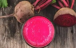 ۱۱ فایده بی نظیر آب چغندر برای سلامتی که نمی دانستید