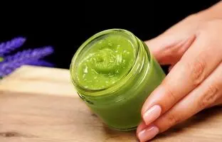 (ویدئو) چطور در خانه یک ماسک کلاژن طبیعی درست کنیم؟