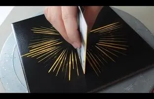 (ویدئو) با یه کارت بانکی و یه پلاستیک فریزر می تونی یه نقاشی حرفه ای بکشی