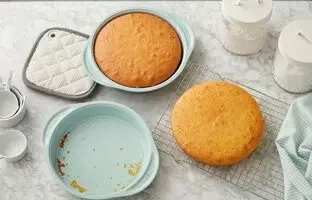 اگه کیکت همیشه خمیر می‌شه این 5 تا کار رو انجام نده! یه کیک توپ بپز!