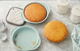 اگه کیکت همیشه خمیر می‌شه این 5 تا کار رو انجام نده! یه کیک توپ بپز!