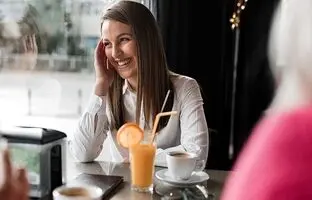 آشنایان بسیار و دوستی‌های صمیمی کم‌عمق؛ چه کسانی این گونه‌اند؟