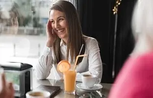 آشنایان بسیار و دوستی‌های صمیمی کم‌عمق؛ چه کسانی این گونه‌اند؟