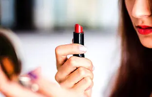 تا الان هر مدلی که رژلب می‌زدی فراموش کن! این راه صحیح رژلب زدنه!