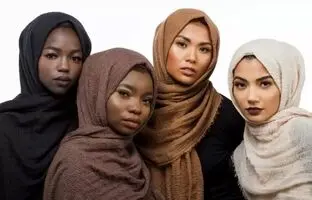 اگه پوست گندمی داری امسال این رنگ لباس‌ها رو بخر!