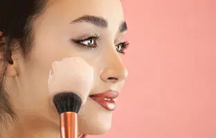اگه می‌خوای تو دیدوبازدید عید آرایشت خوب بمونه این کرم پودرا رو بخر!