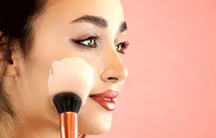 اگه می‌خوای تو دیدوبازدید عید آرایشت خوب بمونه این کرم پودرا رو بخر!